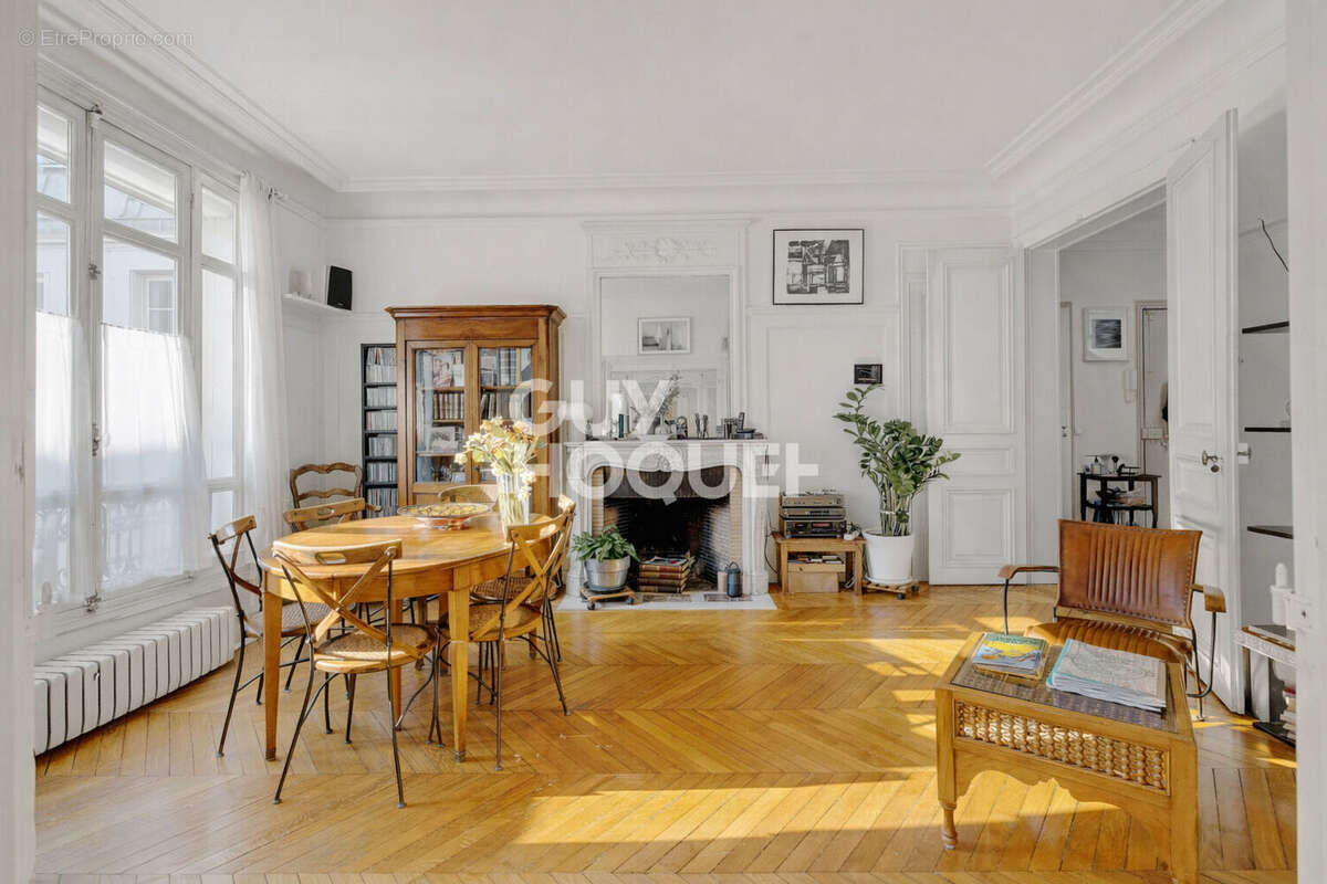 Appartement à PARIS-17E