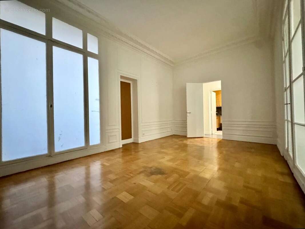 Commerce à PARIS-16E