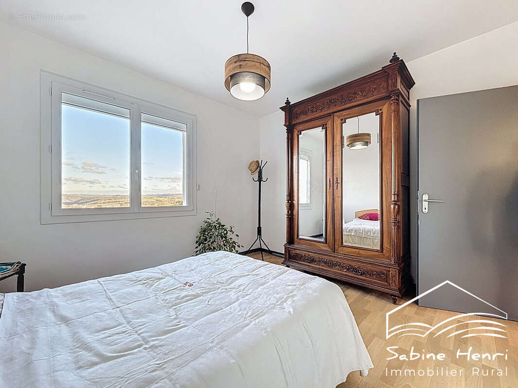 Maison à MIRANDOL-BOURGNOUNAC