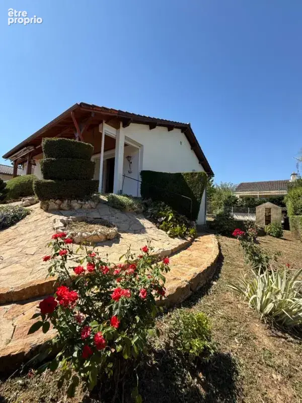 Une maison plein de potentiel à  CHARNAY LES MACON (71) - photo 1