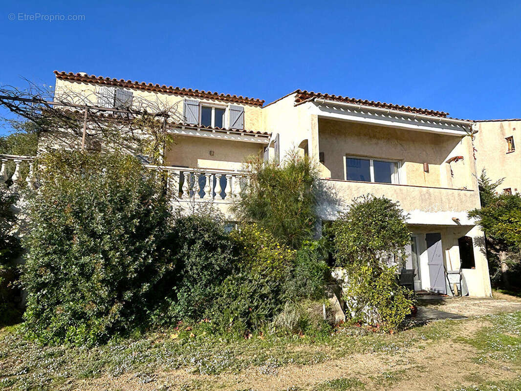 Maison à LES ISSAMBRES
