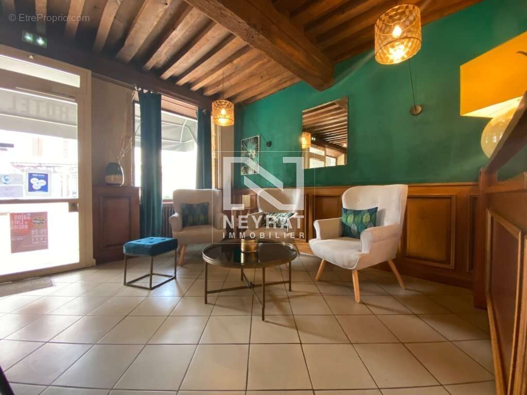 Commerce à PARAY-LE-MONIAL