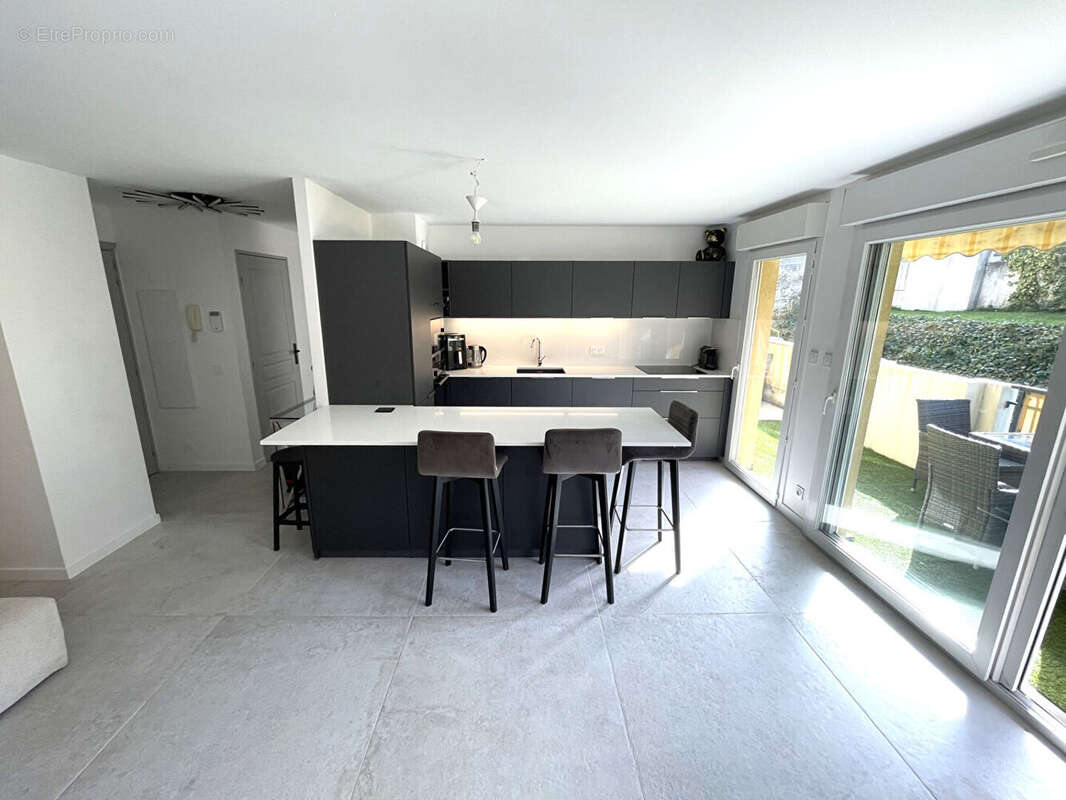 Appartement à SAINT-LAURENT-DU-VAR