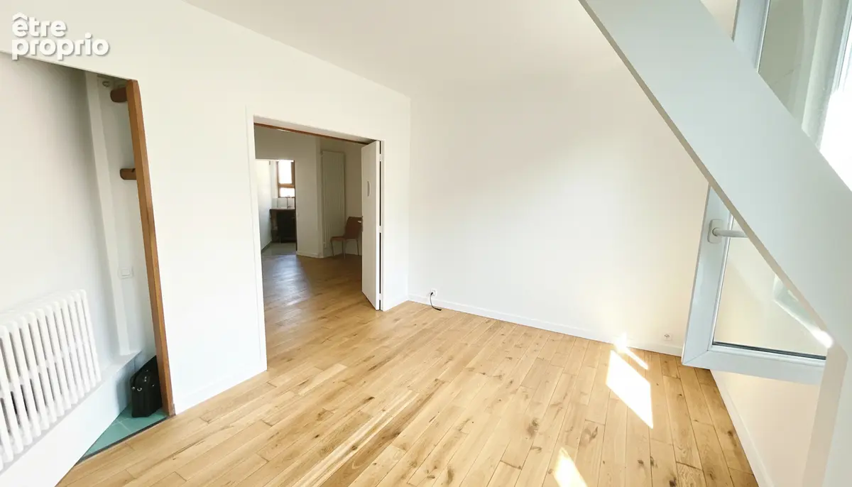 Buttes Chaumont, métro Botzaris, T2 de 36 m² avec ascenseur et cave - photo 2