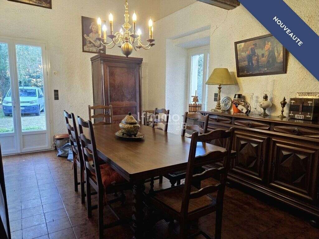 Maison à NOTRE-DAME-DE-SANILHAC