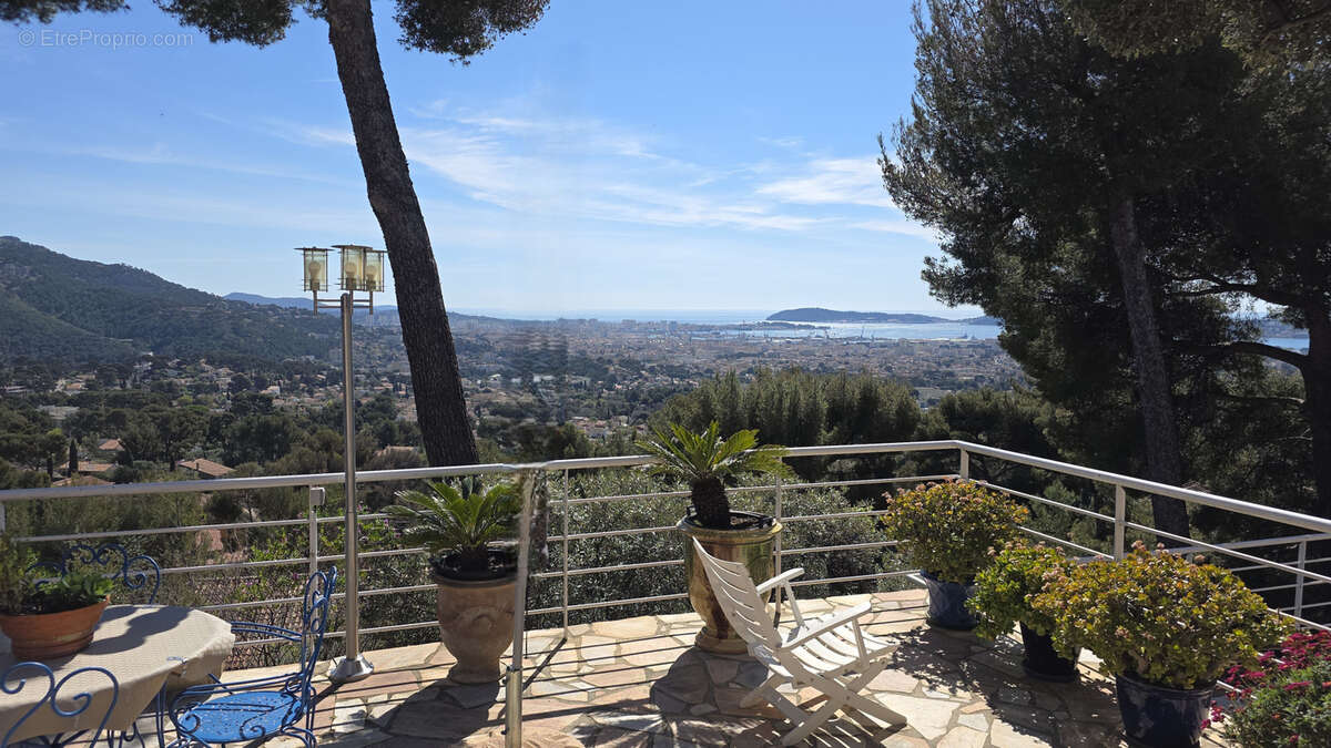 Magnifique maison en viager avec vue spectaculaire sur la rade de Toulon - photo 2
