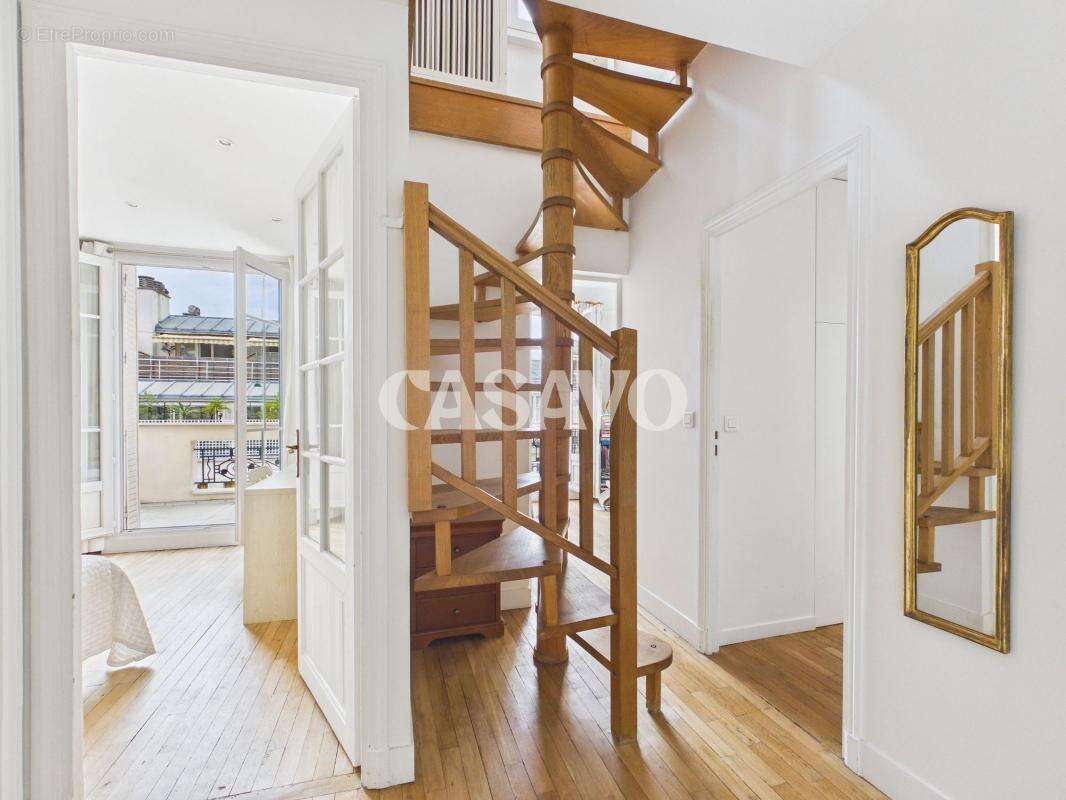 Appartement à PARIS-16E