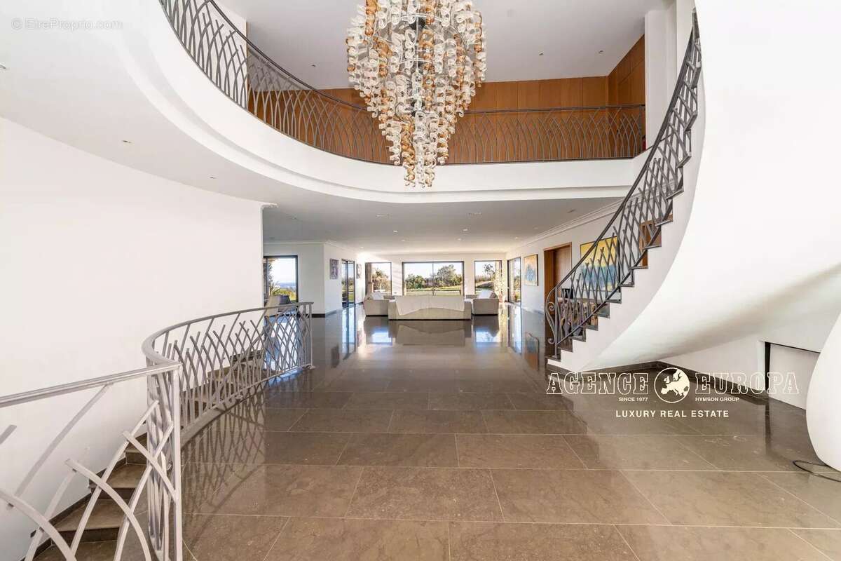 Maison à ROQUEFORT-LES-PINS