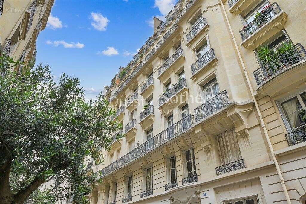 Appartement à PARIS-17E