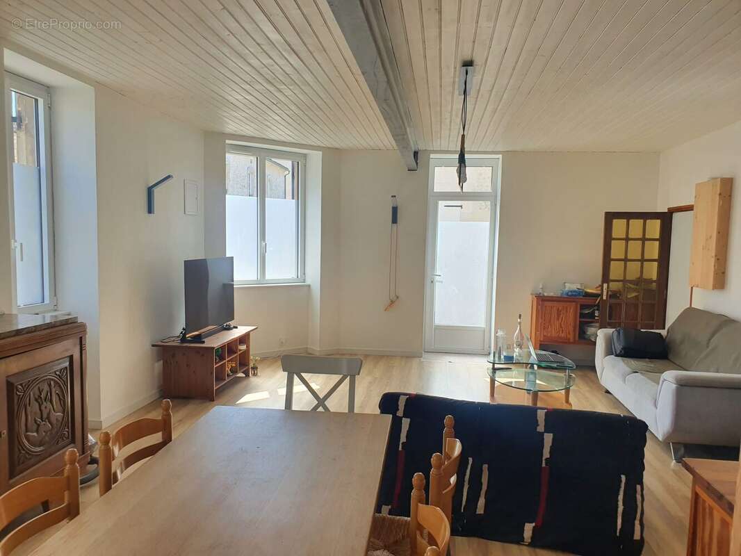 Maison 120 m² à Pisany  - photo 4