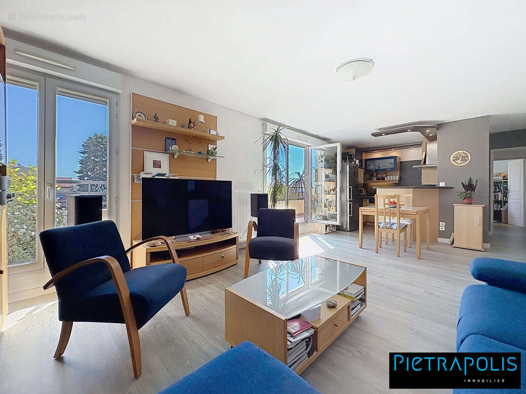 Appartement à DECINES-CHARPIEU