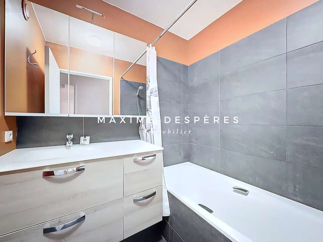 Appartement à LEVALLOIS-PERRET