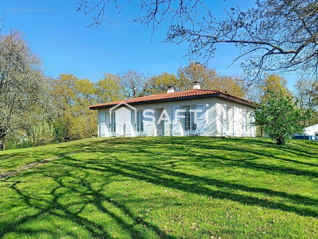 Photo 1 - Maison à VENANSAULT