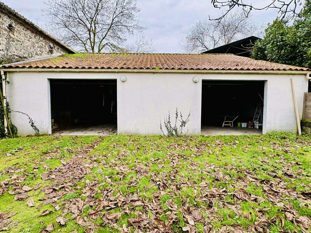 Maison de village, entièrement réhabilitée, où la pierre raconte l’histoire - photo 24