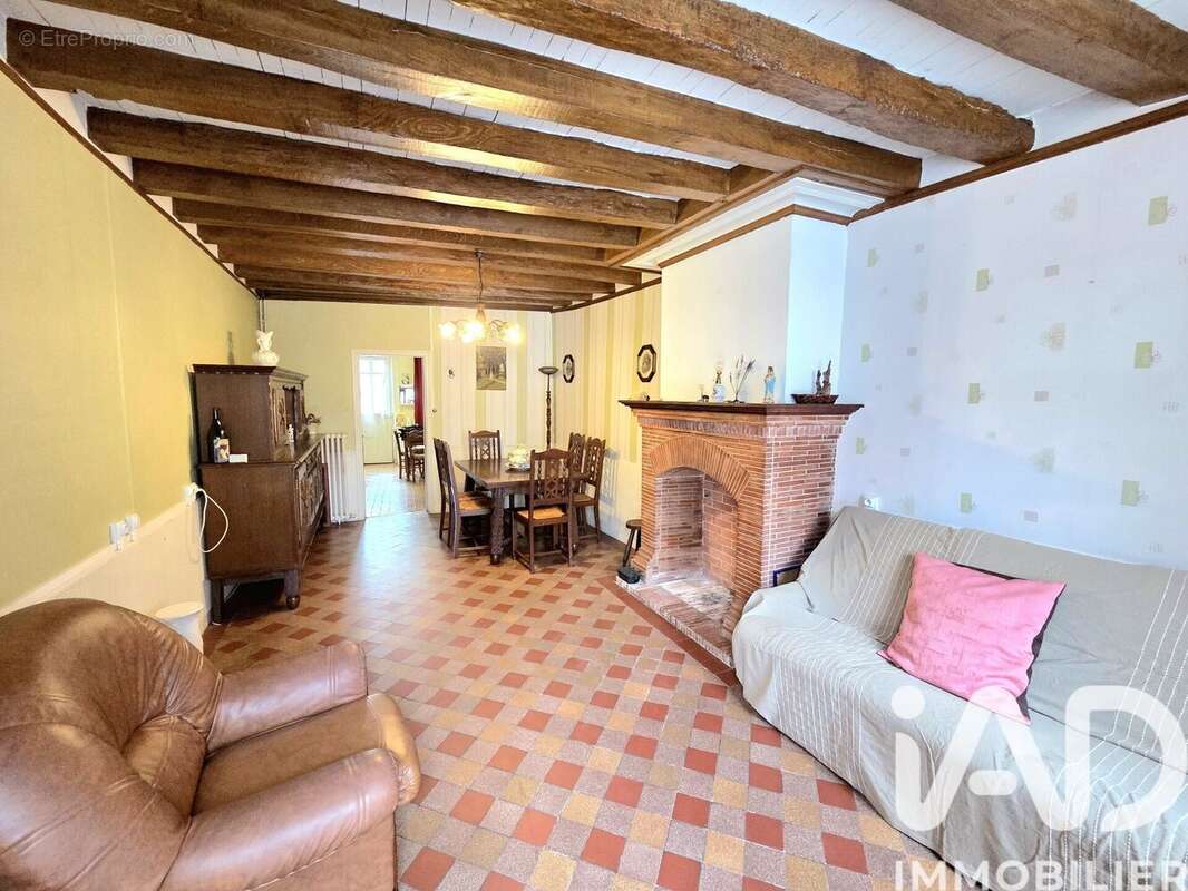 Photo 3 - Maison à LUSSAC-LES-EGLISES