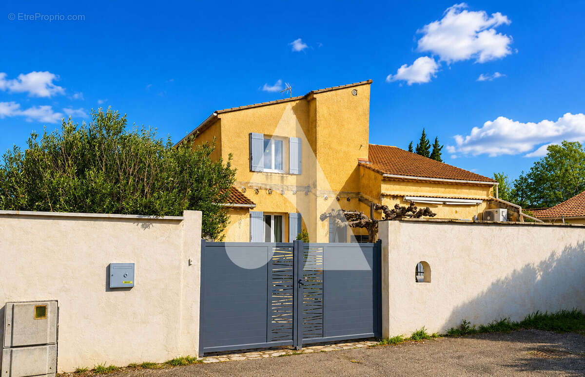 Maison à L'ISLE-SUR-LA-SORGUE