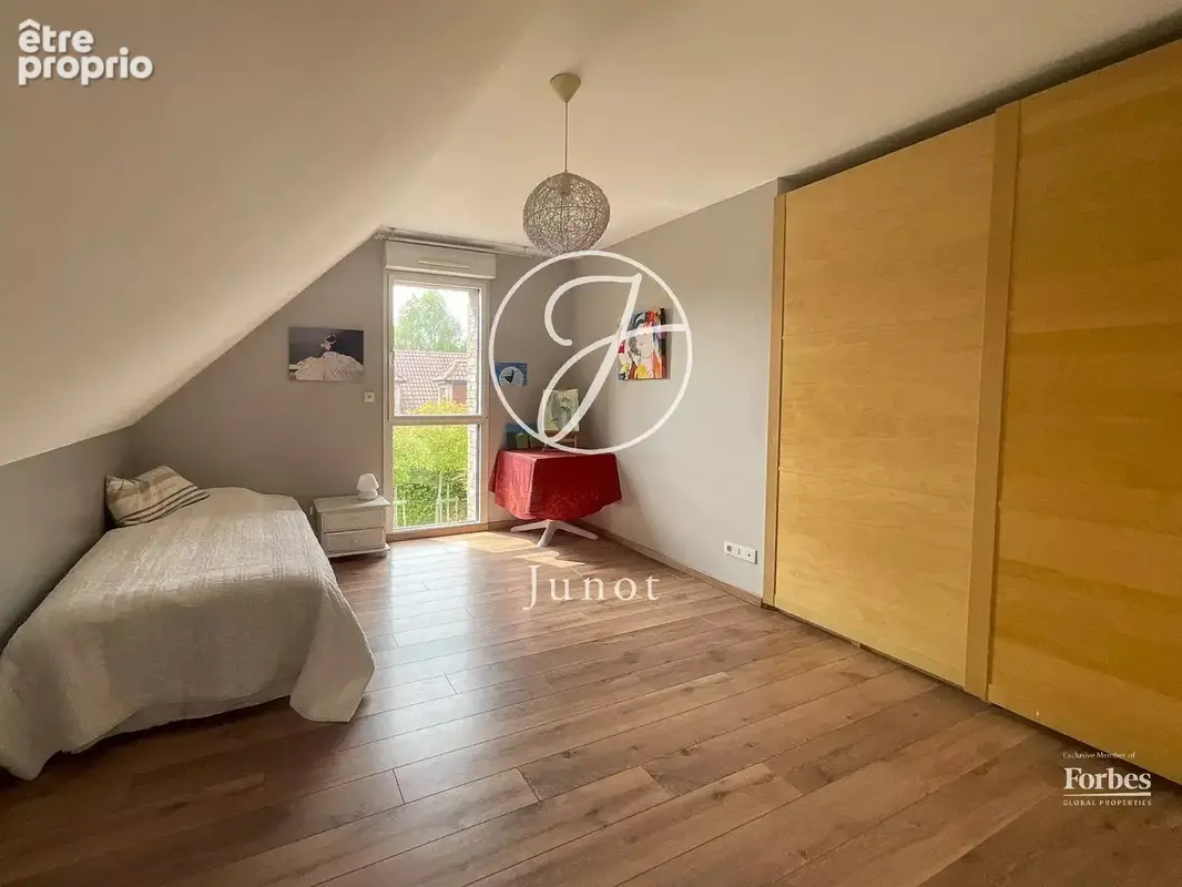 Capinghem - CENTRE - Maison à vendre - 7 pièces - 201m² - 5 chambres - Bureau - Jardin - Garage et parkings - photo 11