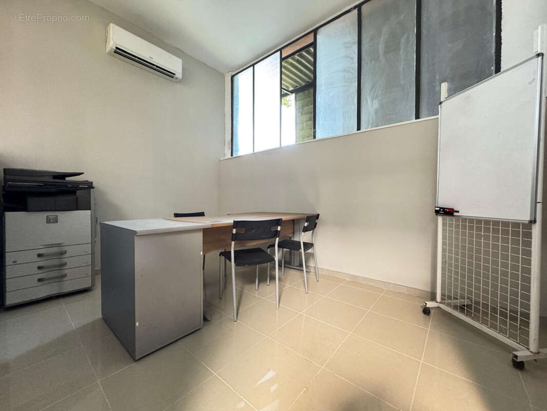 Commerce à LATRESNE