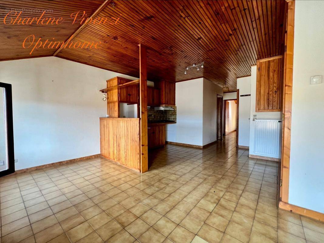 Maison à LA LLAGONNE