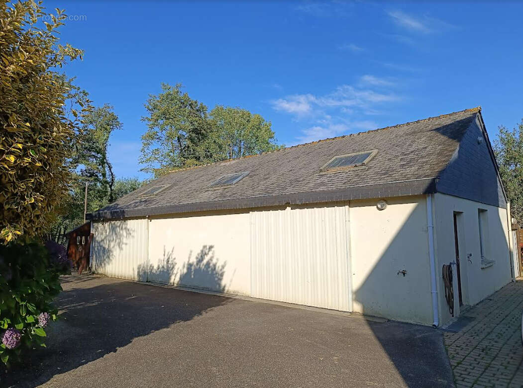 Maison à CHATEAUNEUF-DU-FAOU