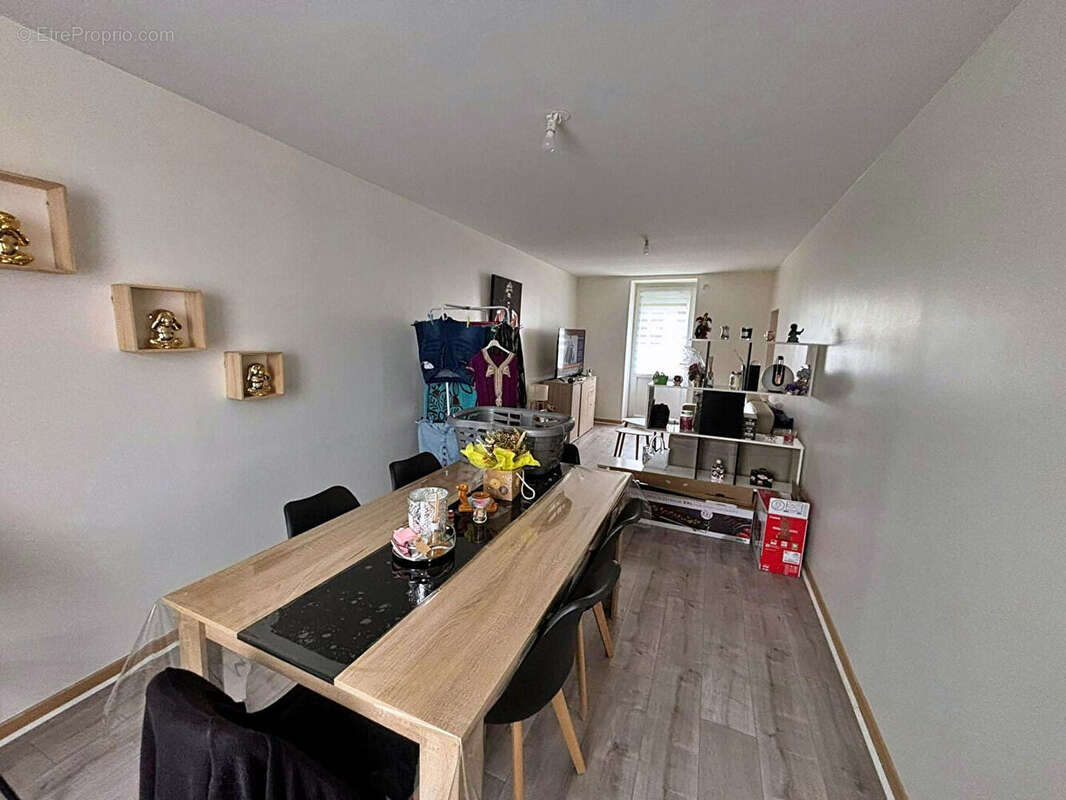 Appartement à RENAISON