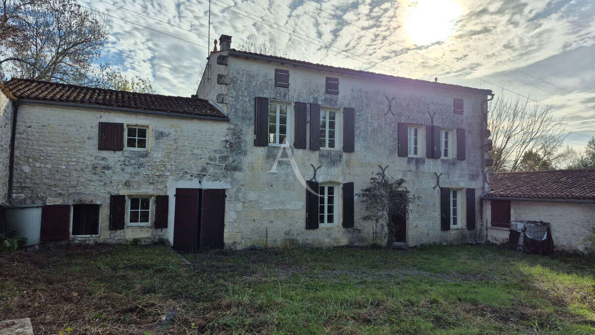 Maison à SAINTES