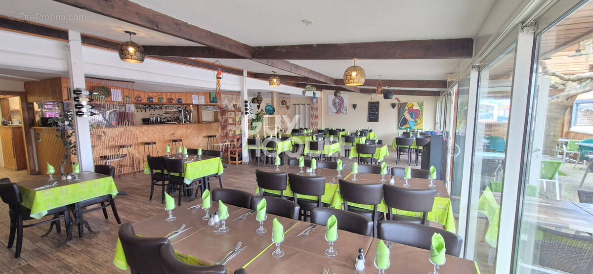 Commerce à VENDAYS-MONTALIVET