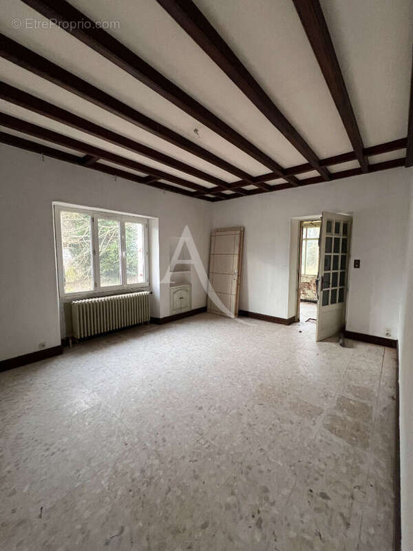 Maison à BEAULIEU-SOUS-LA-ROCHE