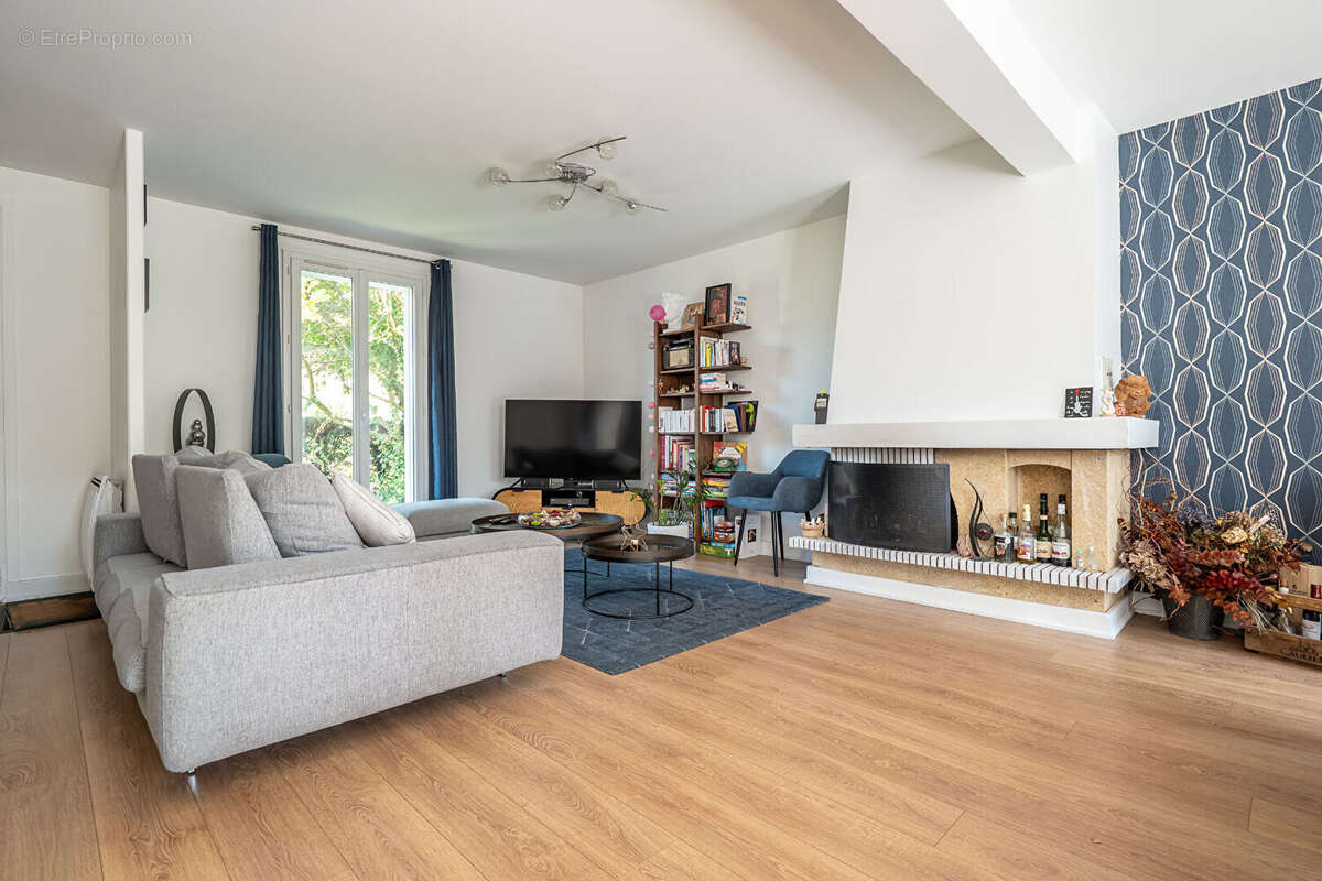 Maison à CHENNEVIERES-SUR-MARNE