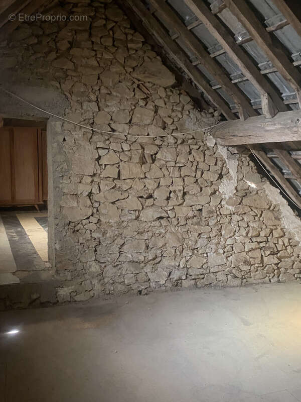 Maison à LUSSAC-LES-EGLISES