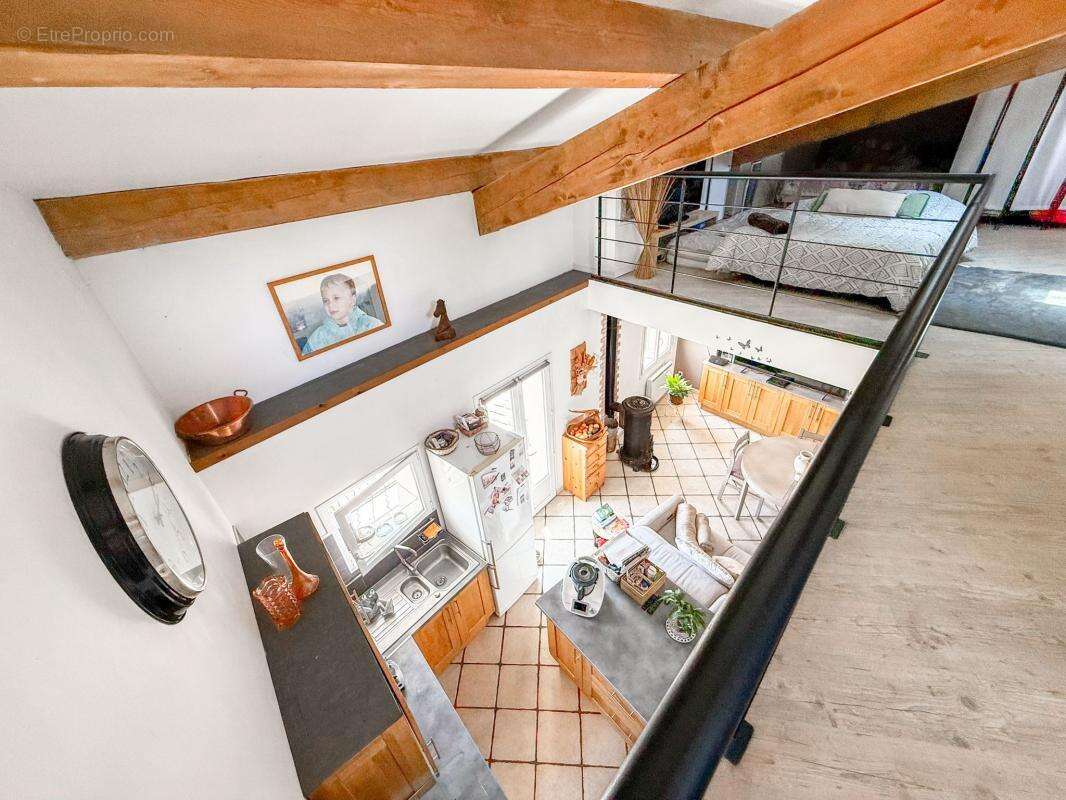 Bâtisse de 180,30 m², 3 appartements + Terrain 34 443 m² - photo 16