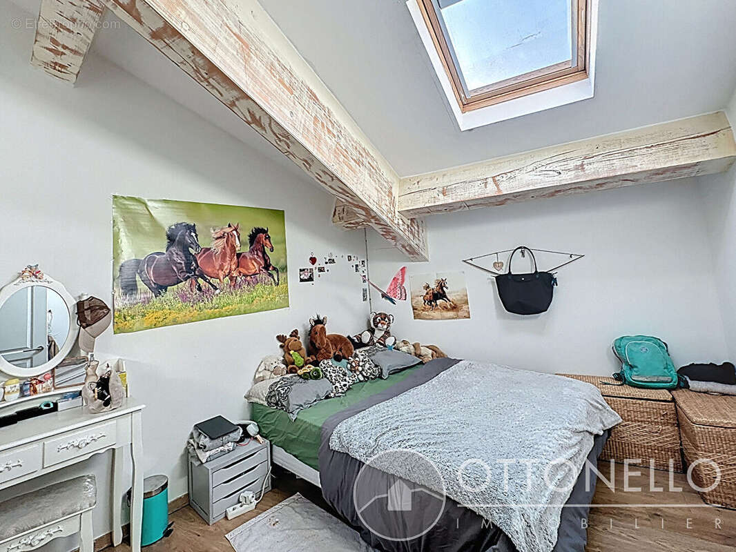Appartement à ROQUEBRUNE-SUR-ARGENS