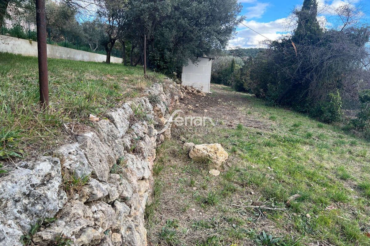 Terrain à DRAGUIGNAN