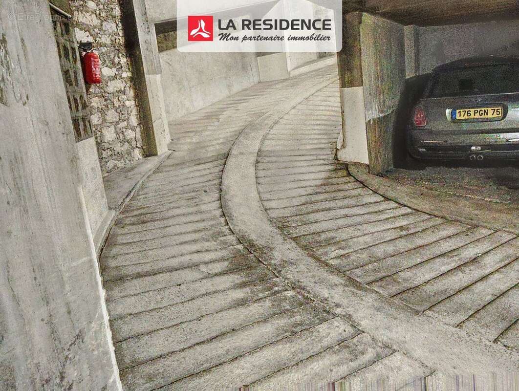 Parking 36 m² à Paris-16e  - photo 4