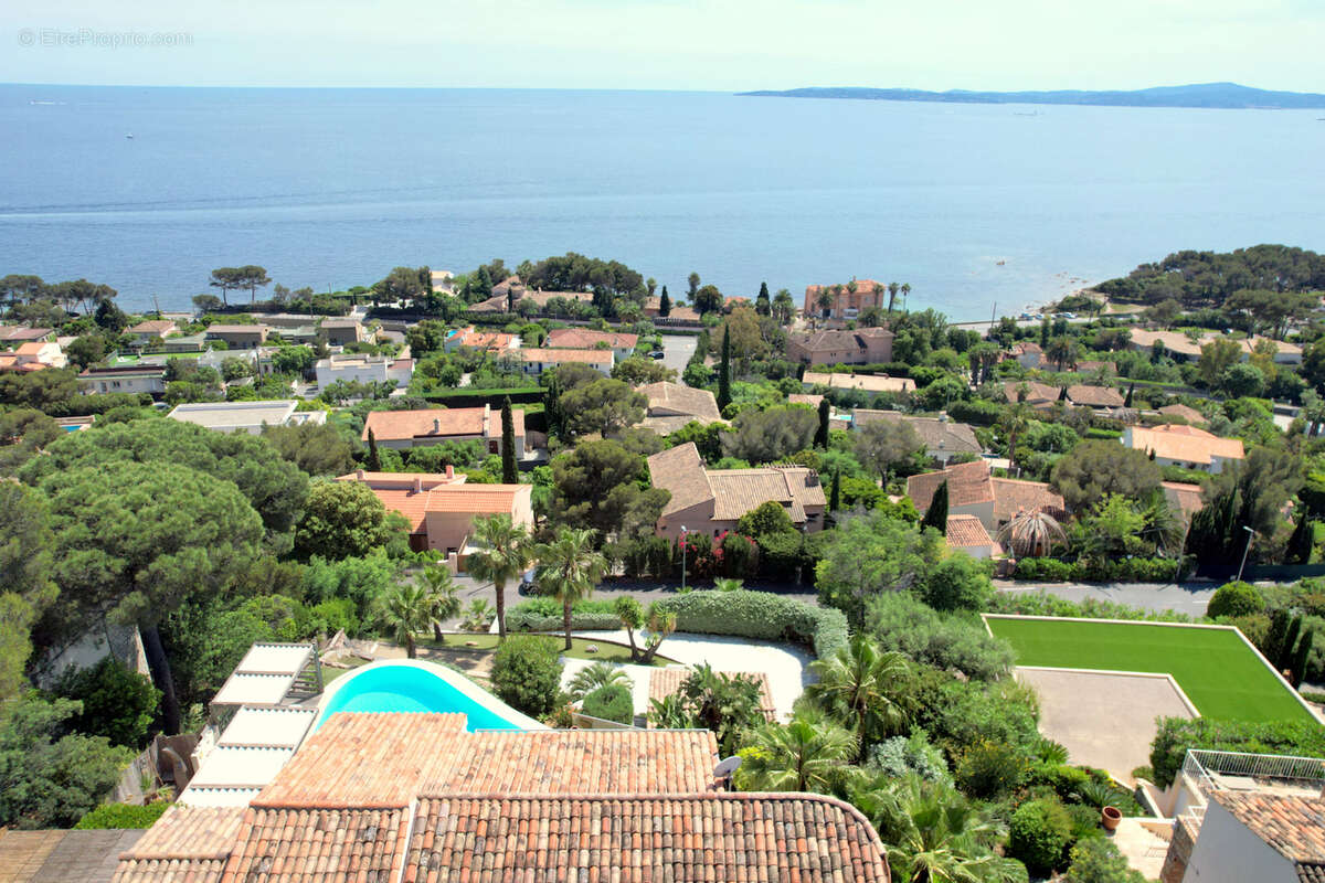 À vendre villa de charme 5 pièces 150m² 3 chambres piscine 3 garages boulodrome - photo 3
