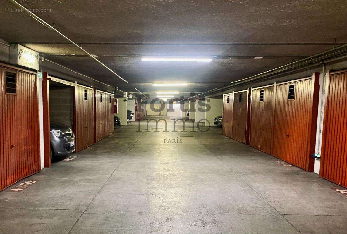 Parking à PARIS-3E