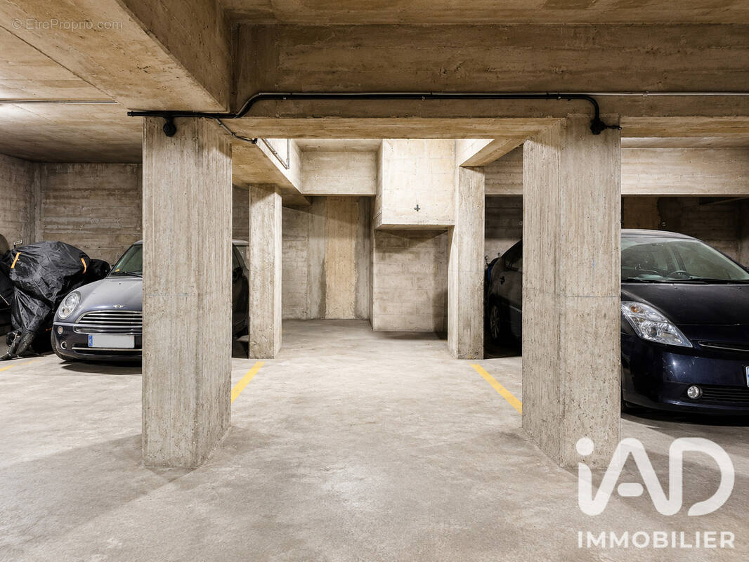 Photo 1 - Parking à PARIS-6E