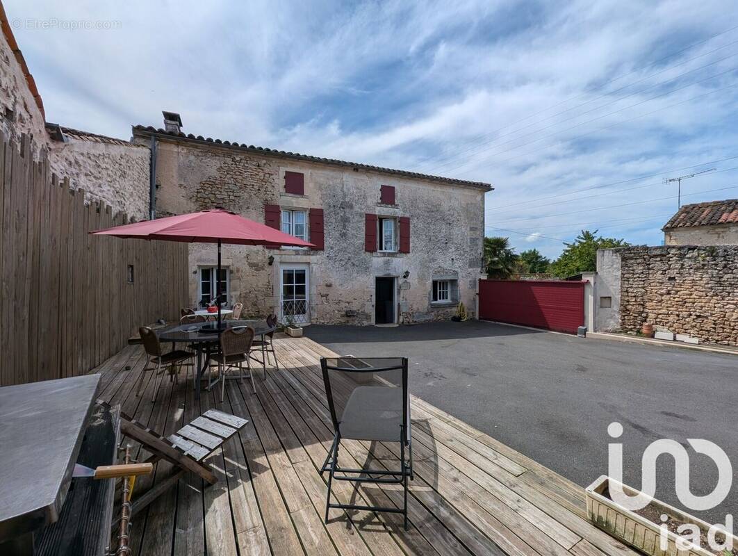 Photo 1 - Maison à BOUTIERS-SAINT-TROJAN