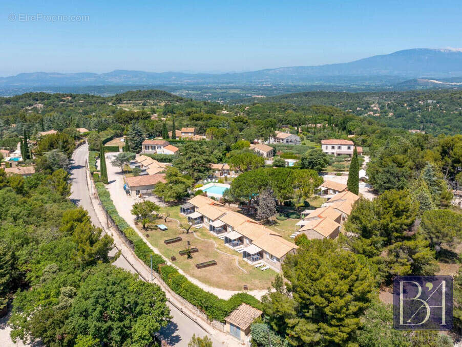 Maison à LA ROQUE-SUR-PERNES