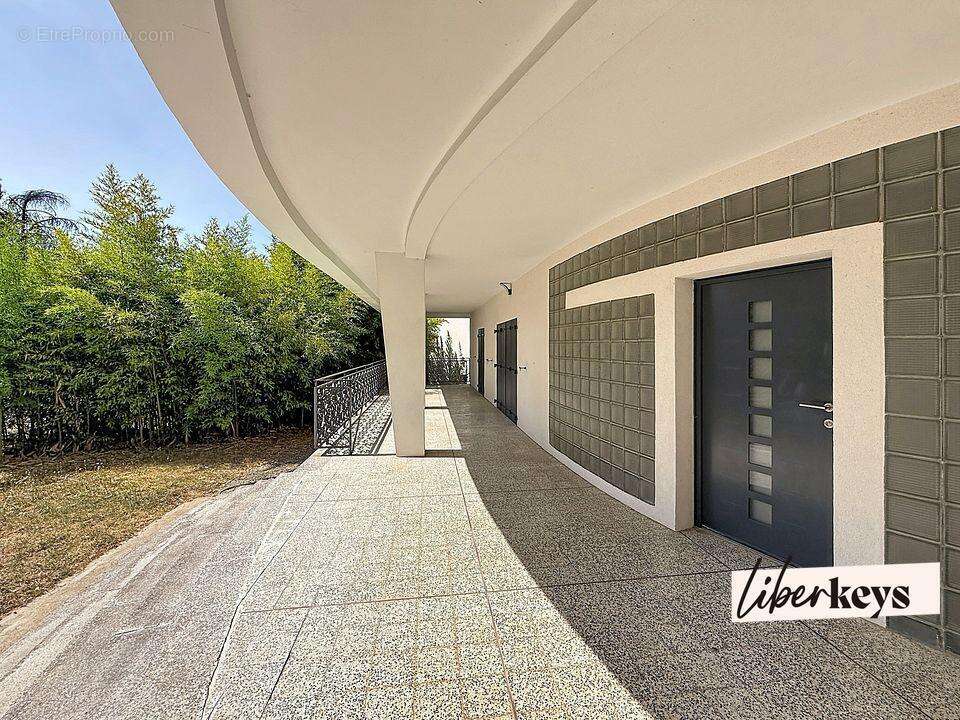 Magnifique T3 au rez-de-jardin – Résidence d'architecte des années 60 - photo 7