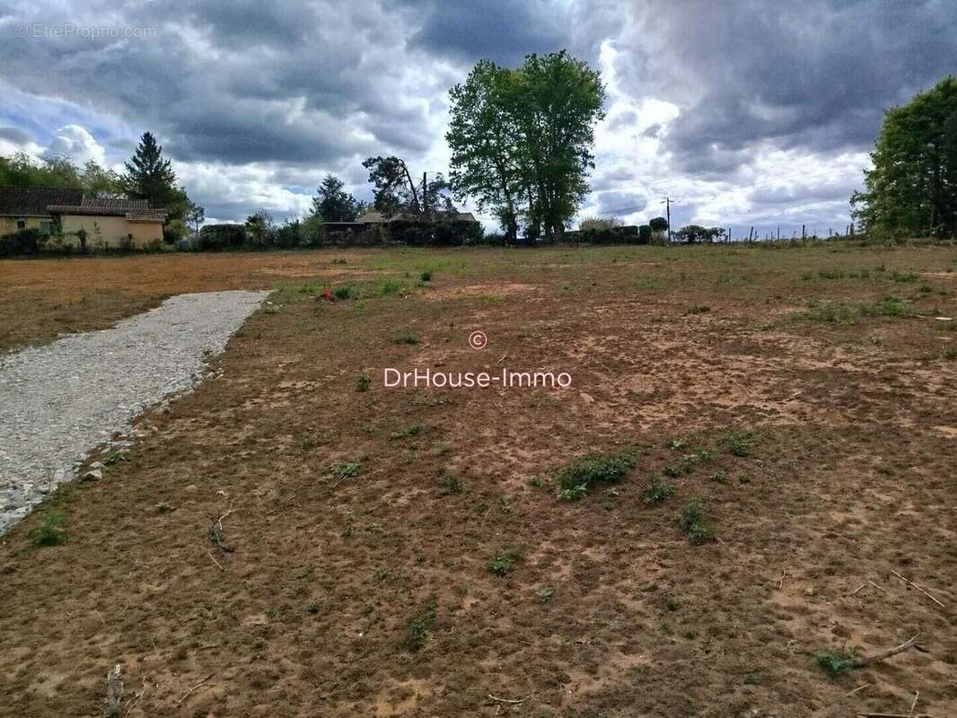 Terrain à CARSAC-AILLAC