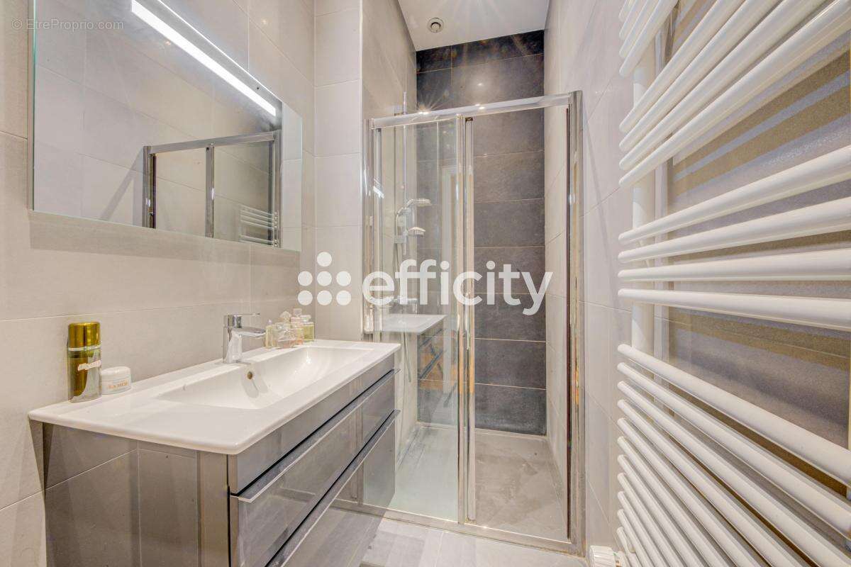 Appartement à PARIS-7E