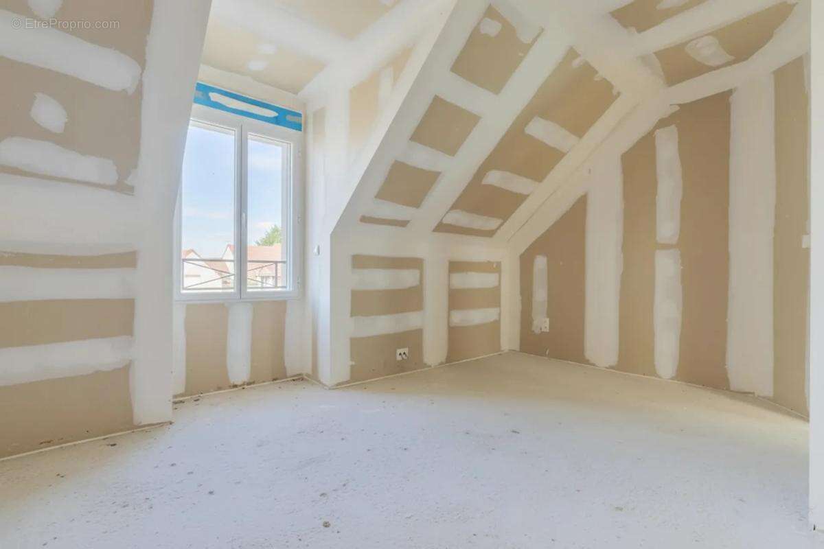 Maison à MORAINVILLIERS