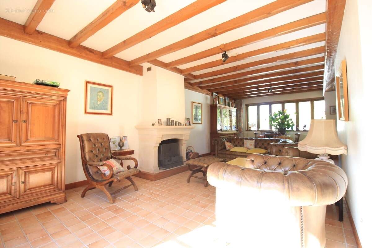 Maison à MANDRES-LES-ROSES