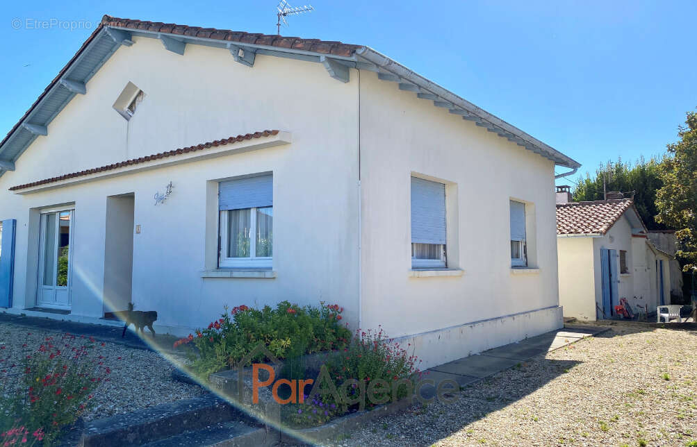 Maison à VAUX-SUR-MER