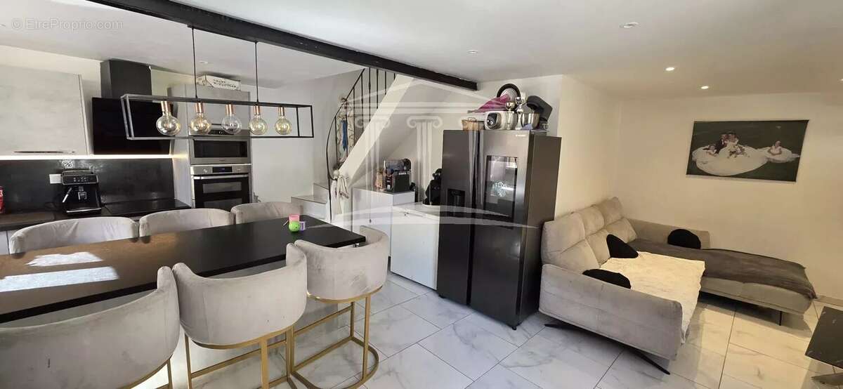 Appartement à VIOLES