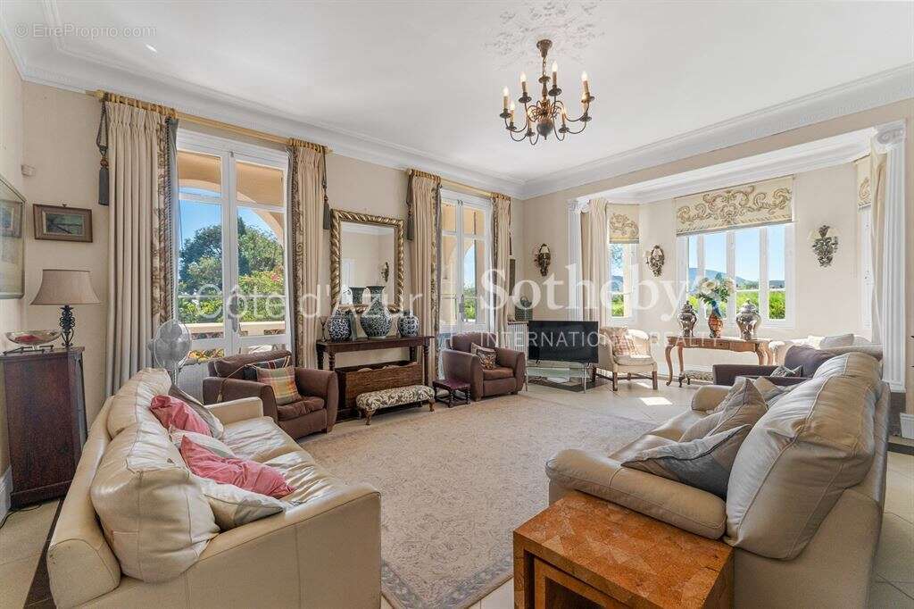 Mandelieu-la-Napoule propriété Belle Époque avec piscine et maison d’invités proche Cannes - photo 4