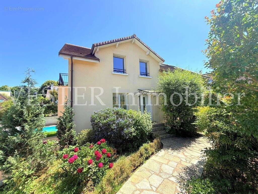 Maison renovee avec piscine - centre village - photo 4
