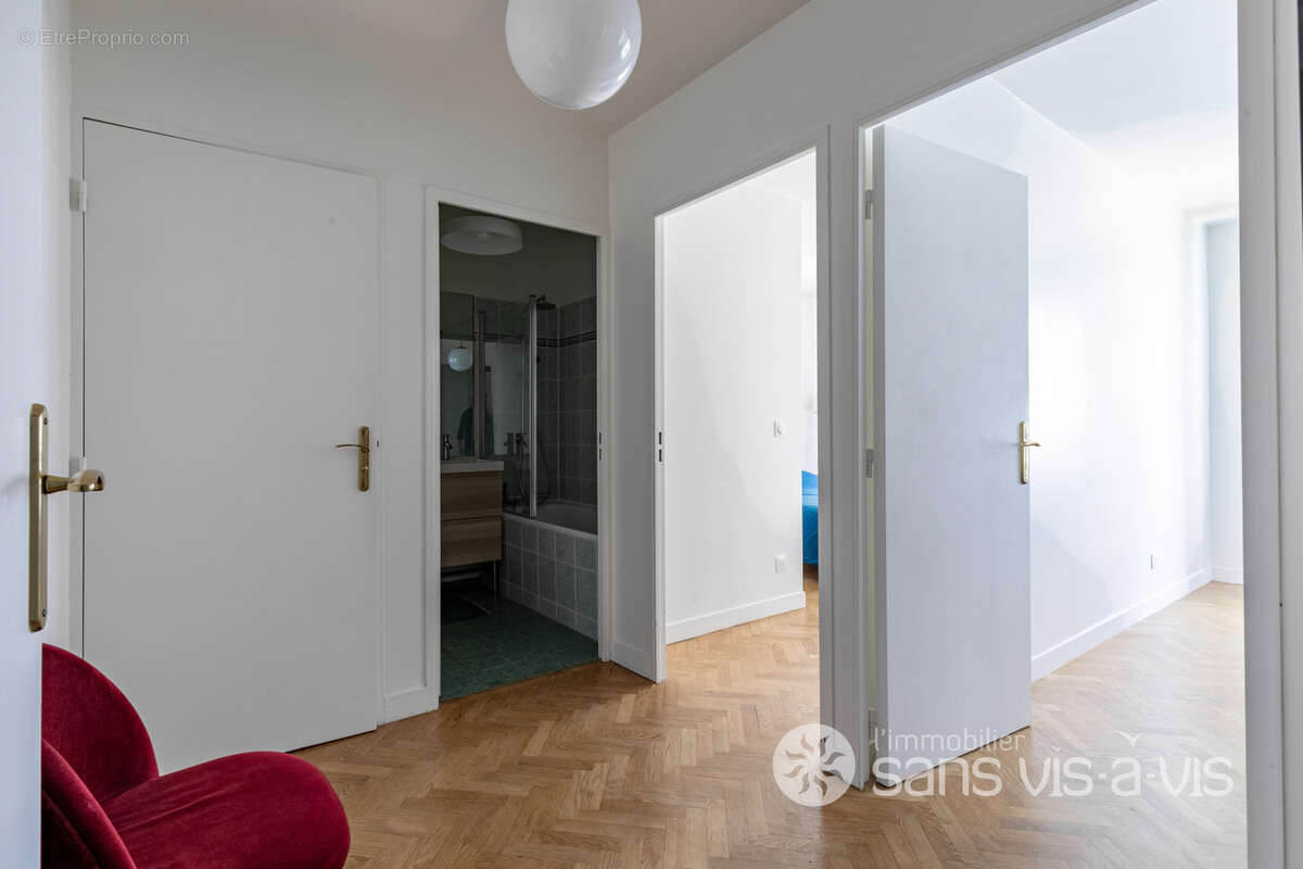 Appartement à COURBEVOIE