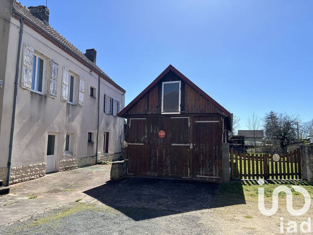 Photo 1 - Maison à GENELARD